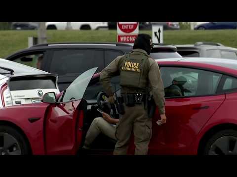 Reaccionan en Chicago tras suspensión de ICE de operativos en autos
