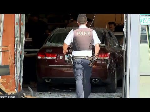Tres heridos por un choque de un auto contra un restaurante Chipotle