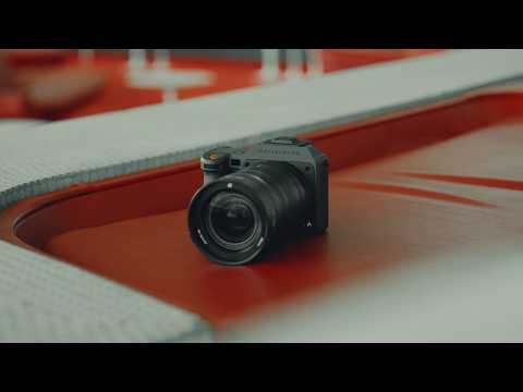 Hasselblad X2D II & 35-100E // Retro NYC Airport Hotel in Medium Format!
